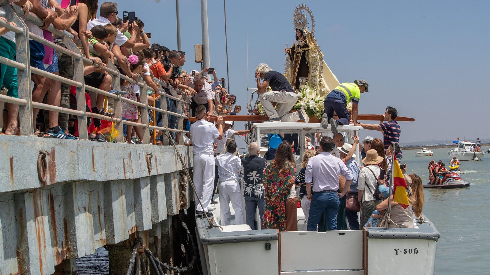 Procesión marítima de la Virgen del Carmen de Gallineras, el año pasado.