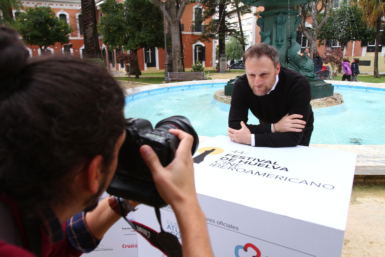El director argentino Hernán Guerschuny posa en la Casa Colón.