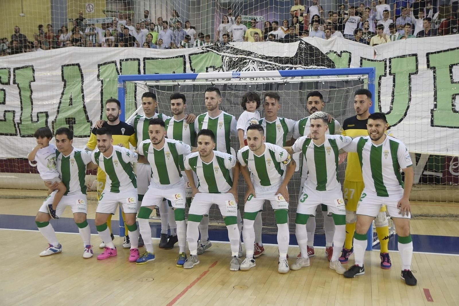 Formación del Córdoba CF Futsal que se midió al Mengíbar en la final del 'play off' en Vista Alegre. Formación del Córdoba CF Futsal que se midió al Mengíbar en la final del 'play off' en Vista Alegre.