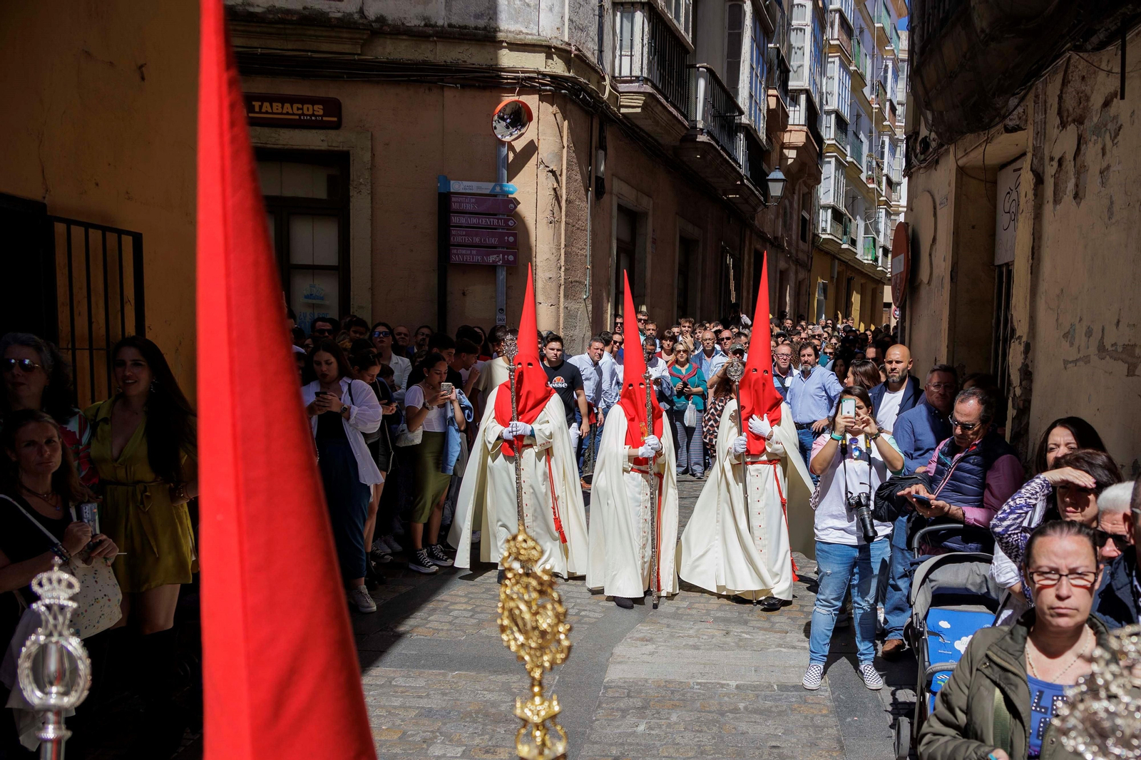 Las imágenes de la salida de Las Penas  en el domingo de Ramos de Cádiz de la Semana Santa 2023