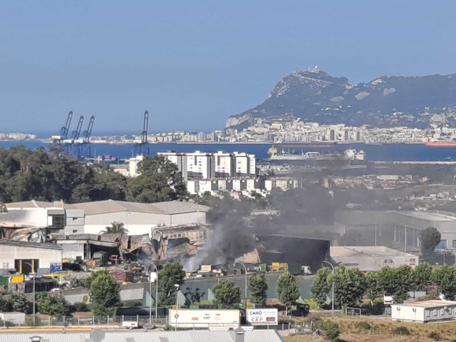 Incendio en la empresa Limpiasol este viernes.