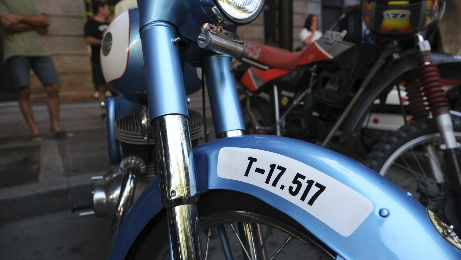 Las motos antiguas dan brillo a la Feria de Almería