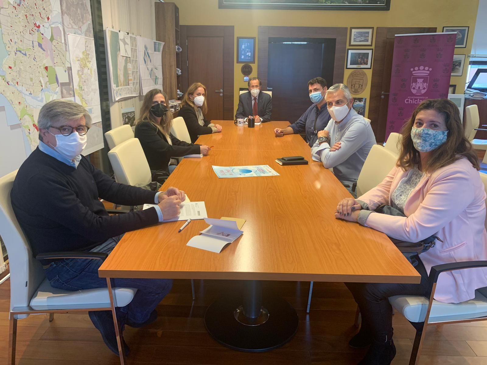 Momento del encuentro en el despacho de la Alcaldía.