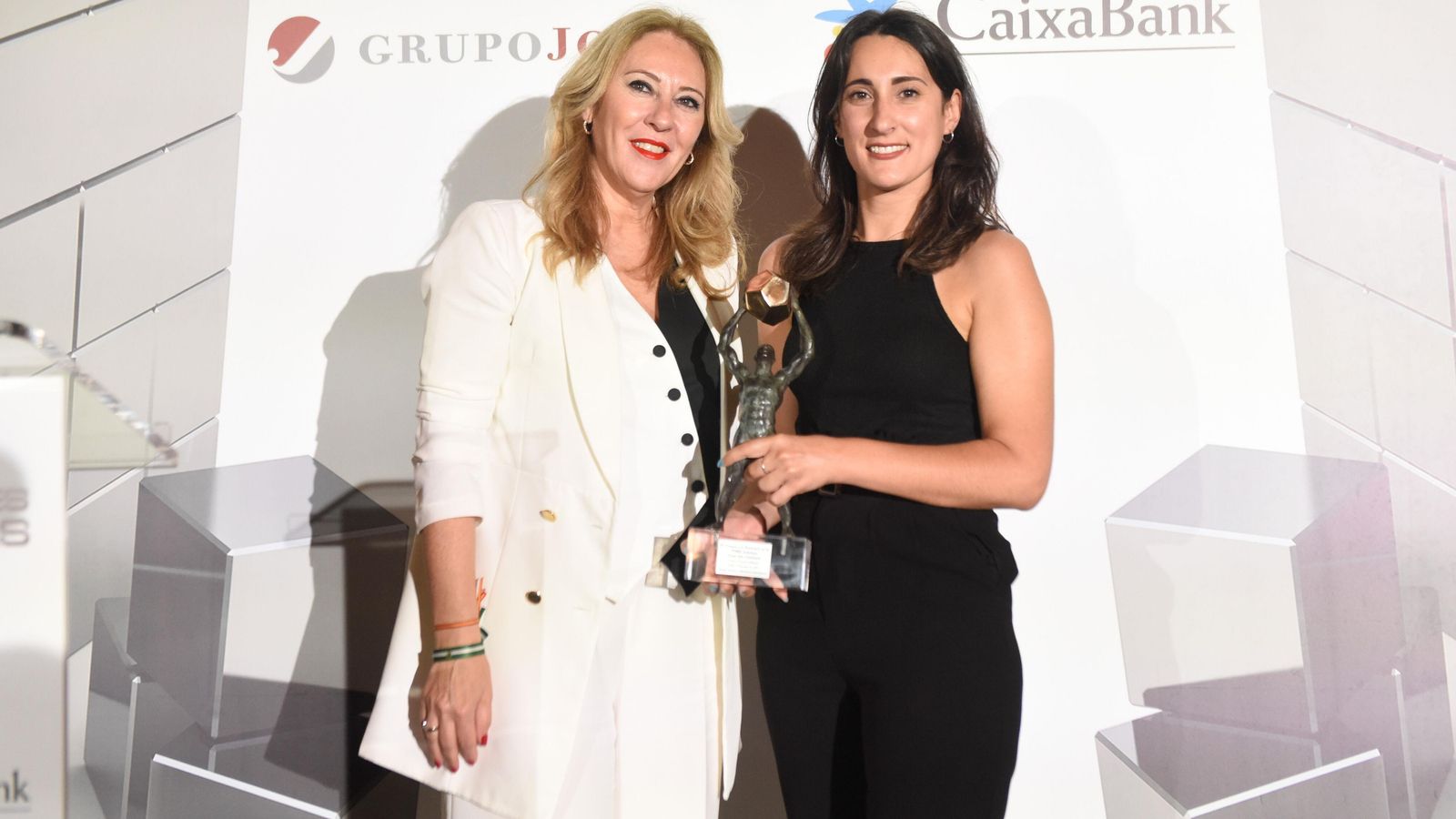 Carolina España, con Virginia Gómez, responsable de Recursos Humanos y Comunicación de Titania