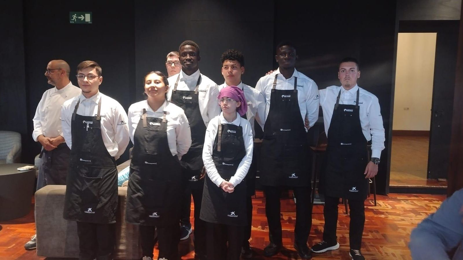 Una imagen de los estudiantes, junto a su profesor de cocina Paco Guzmán.