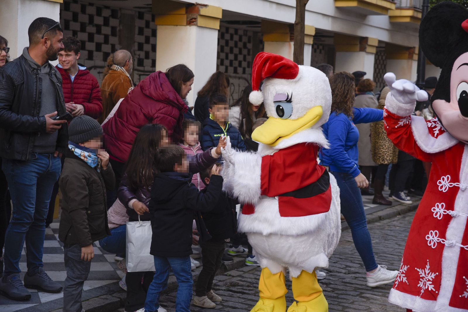 Búscate en las fotos de la cabalgata de Reyes Magos 2026 en San Roque