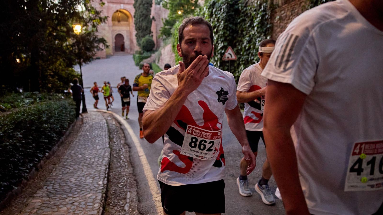 Pablo Sanz, exjugador del Universidad de Granada de rugby, en la Media Maraton de Granada 2025