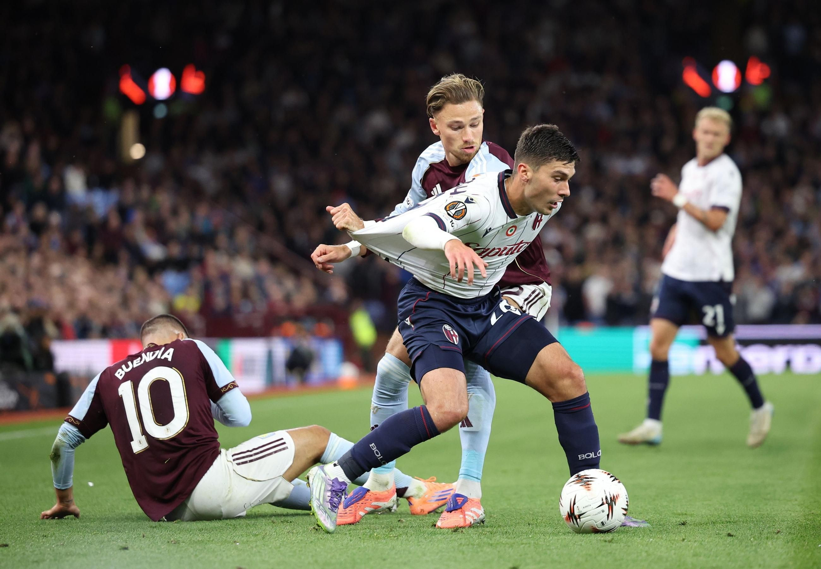 Aston Villa-Bolonia (31).jpg