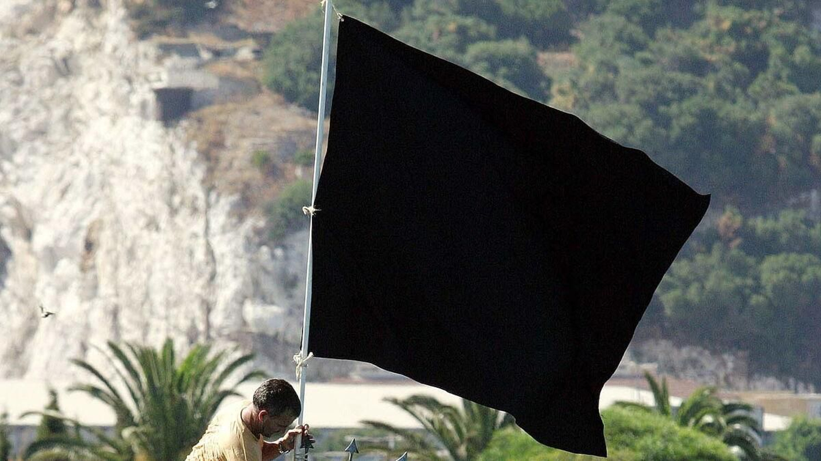 Bandera negra por parte de Ecologistas en Acción