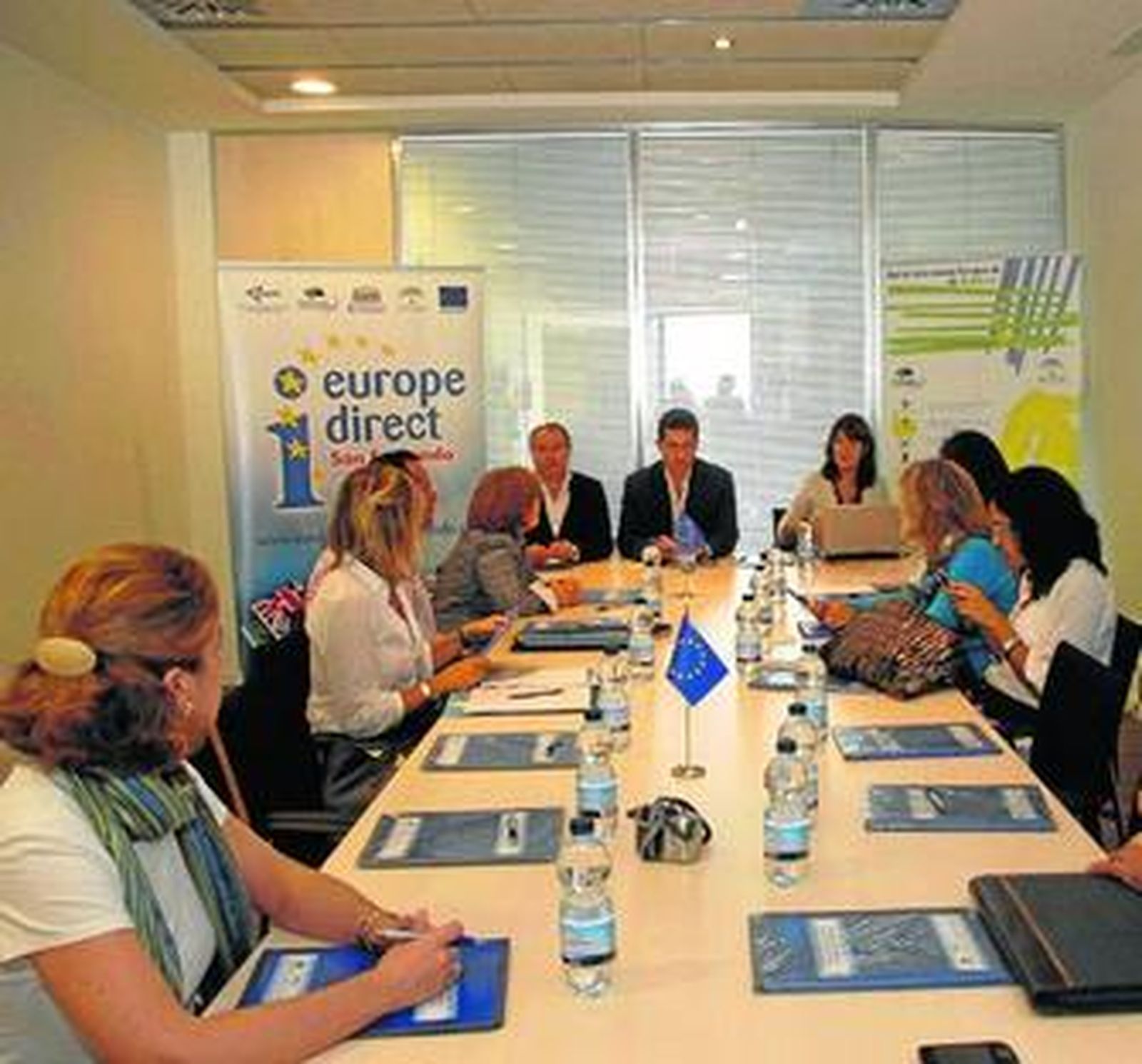 Reunión de la red de información europea en el centro de congresos.
