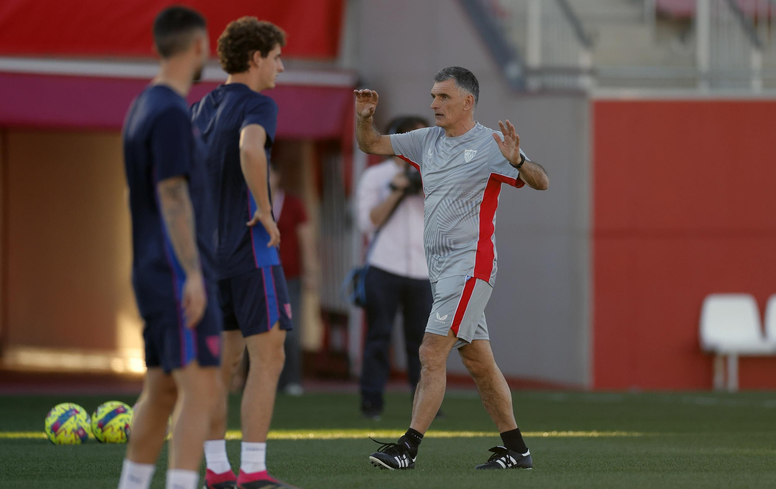 El primer entrenamiento de Mendilibar como entrenador del Sevilla Fc, en imágenes