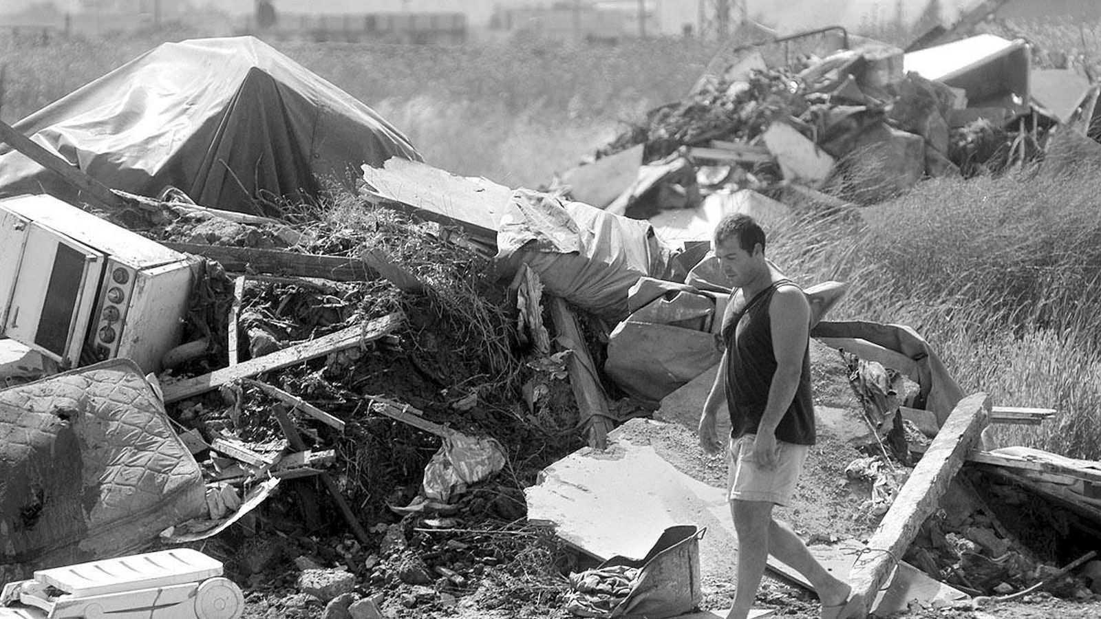 Derribo del campamento de Los Bermejales.