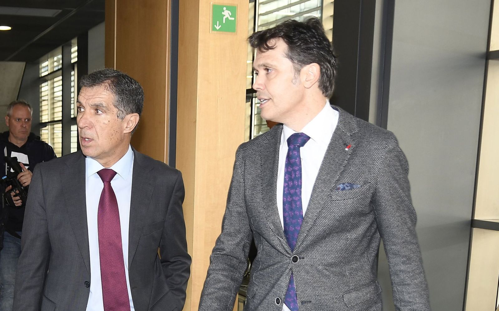 A la izquierda, Lorenzo del Río, presidente del TSJA, junto a David Villagrá, el nuevo presidente del Tribunal de Instancia de Almería.