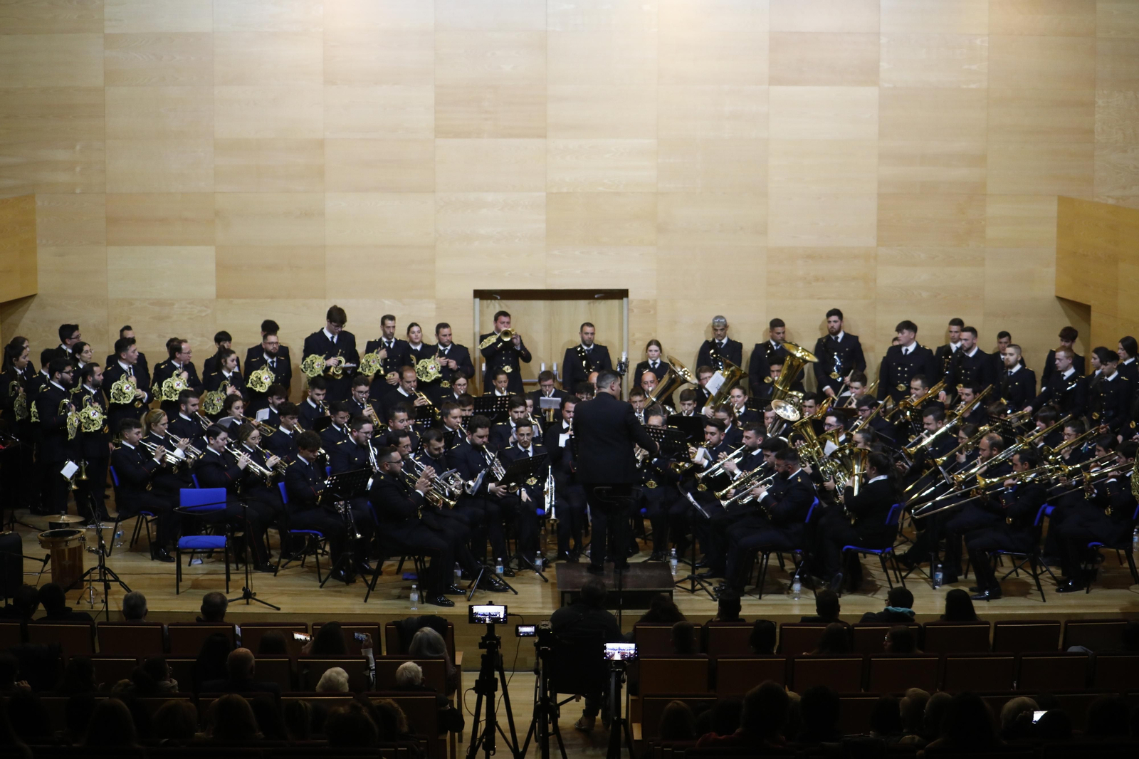 Las mejores imágenes del concierto solidario de la Agrupación Cristo de Gracia de Córdoba