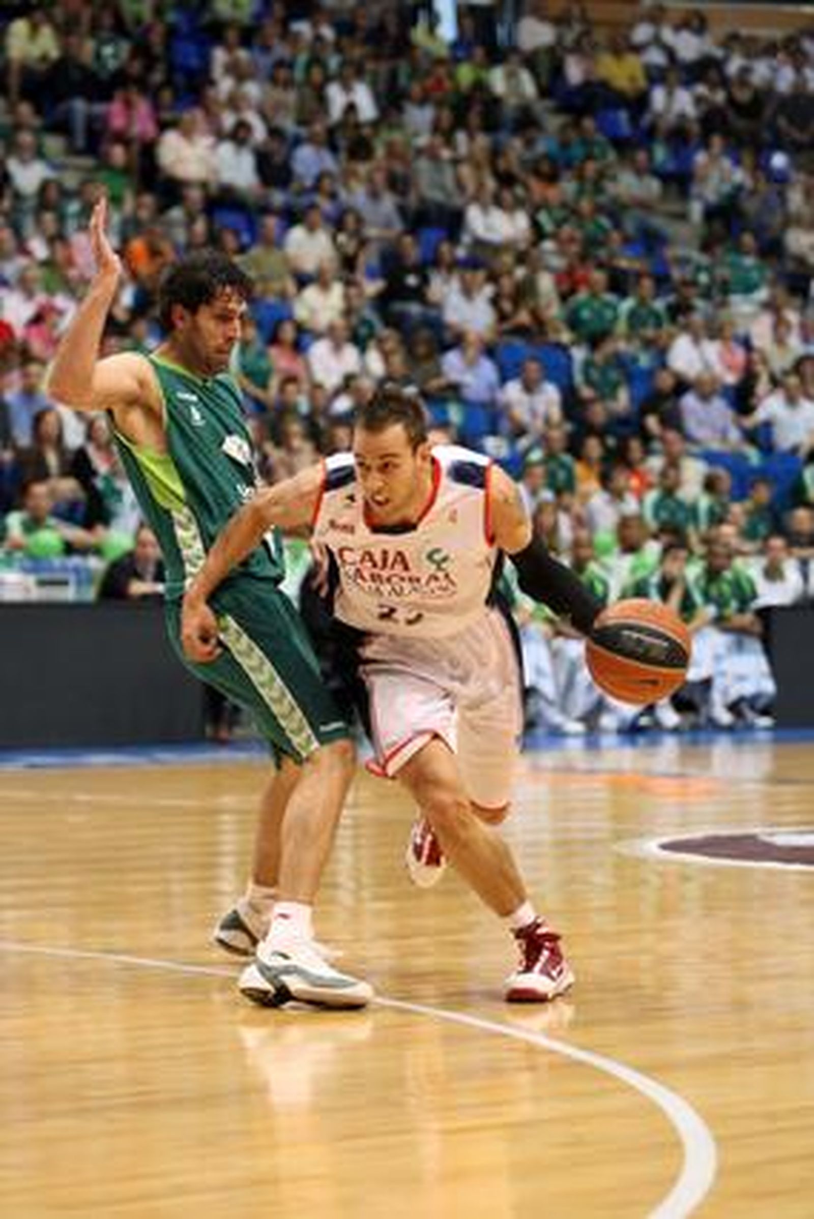 Los malagueños firman un 12-5 en la segunda vuelta y tras ganar al equipo vitoriano (70-62) consiguen el deseado quinto puesto


Foto: Migue fernandez