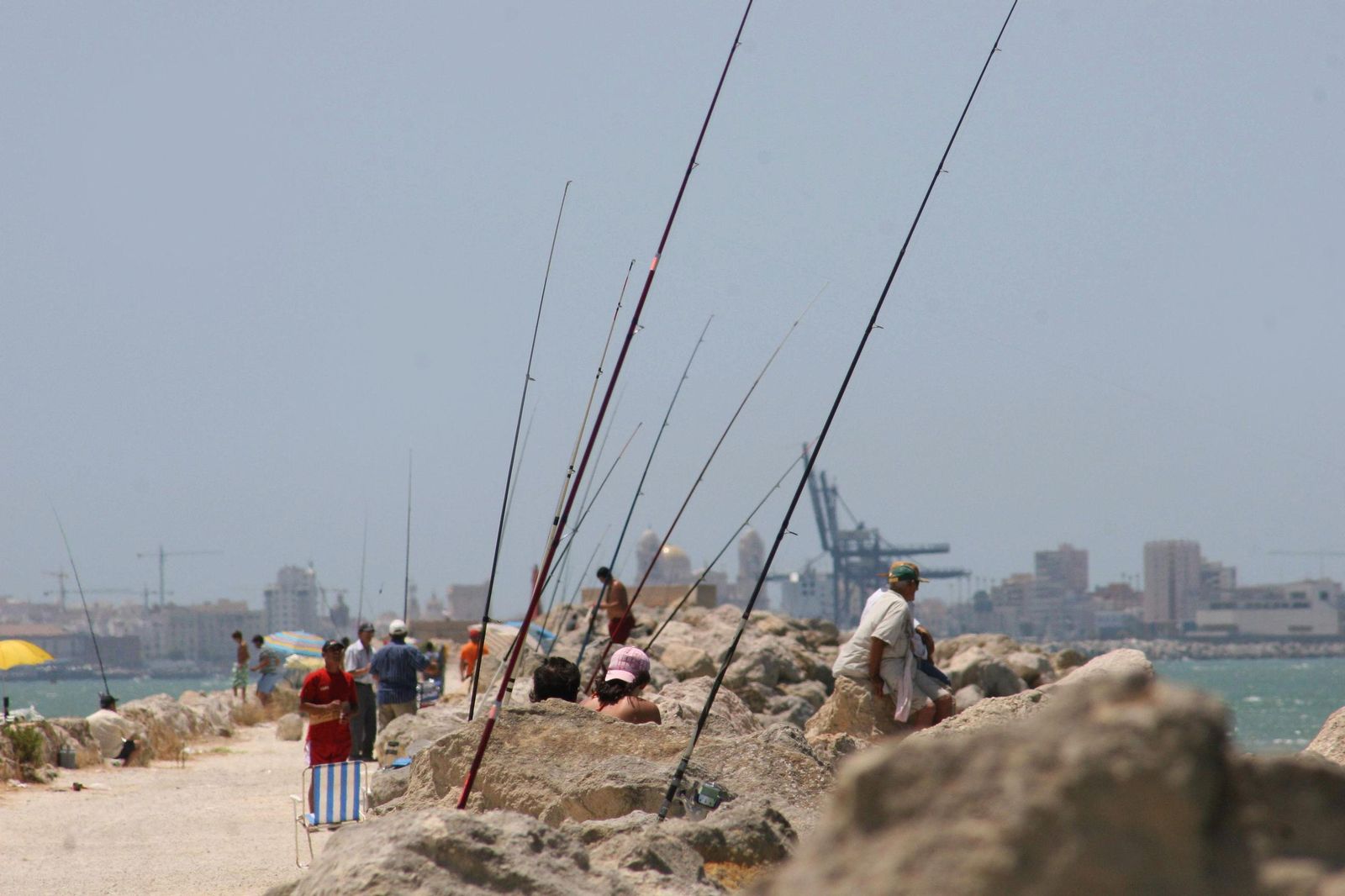 Una imagen de archivo del espigón de La Puntilla.