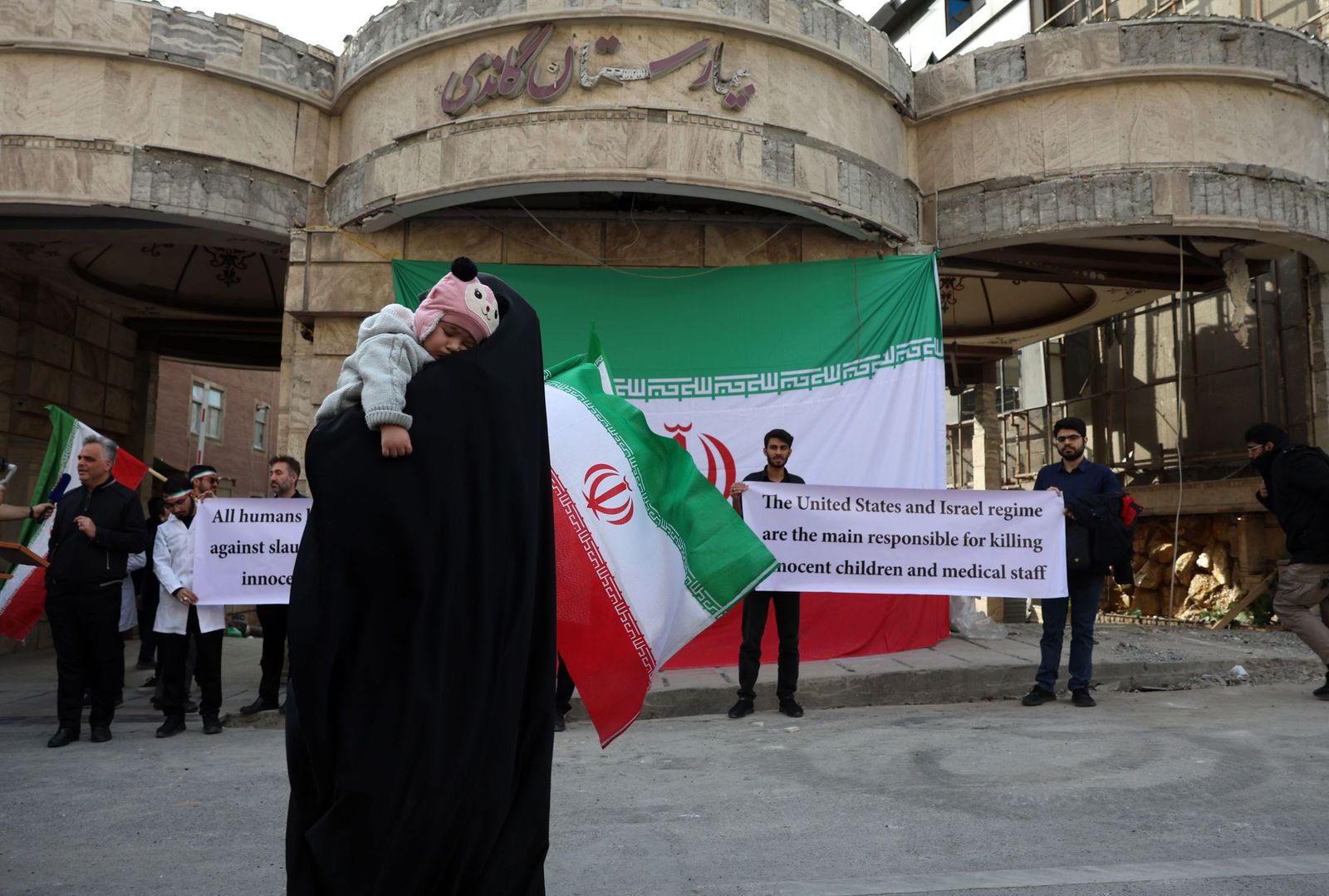 Galería Gráfica: Otra jornada de misiles, fuego, humo y militarización en Oriente Medio