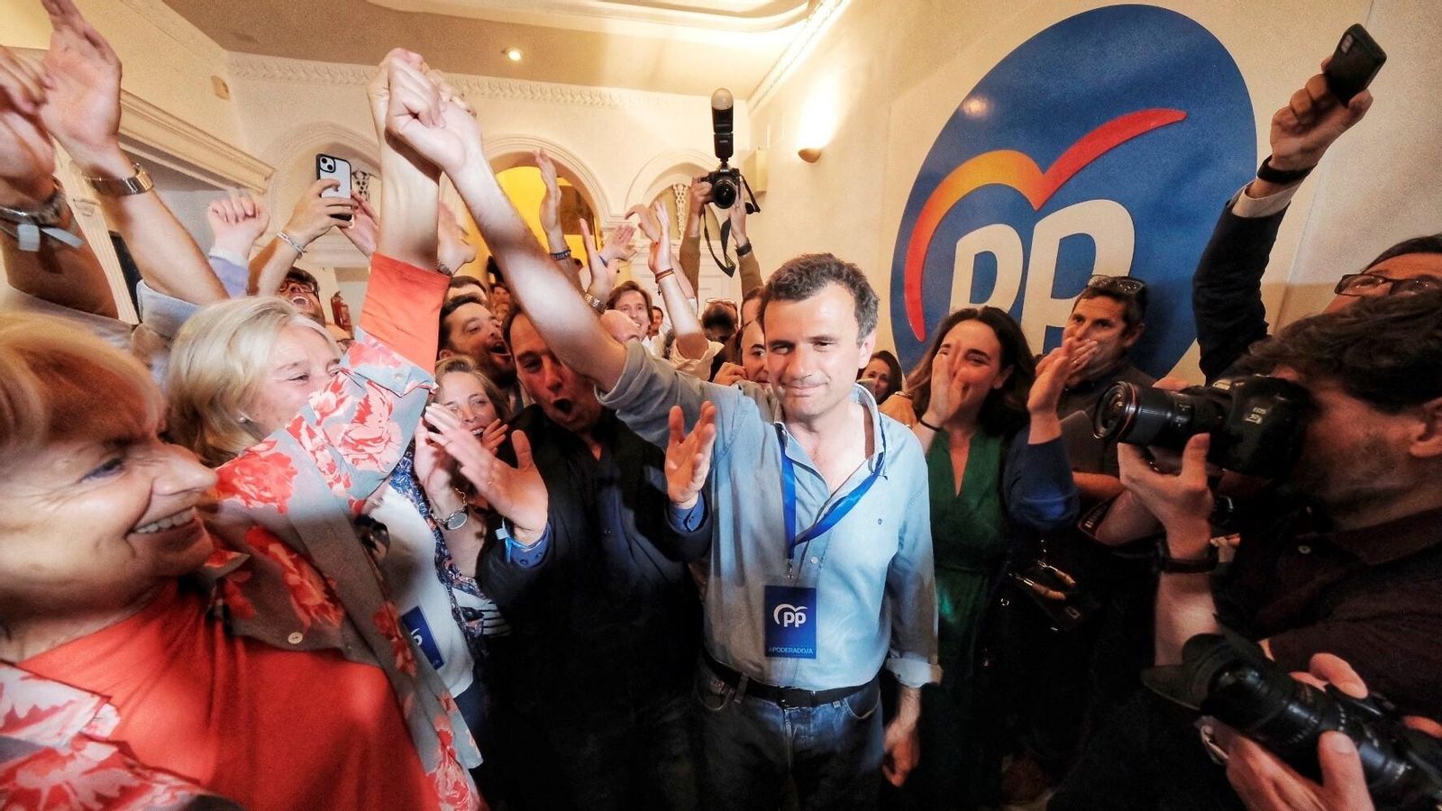 Bruno García celebra su triunfo el pasado domingo en la sede del Partido Popular.