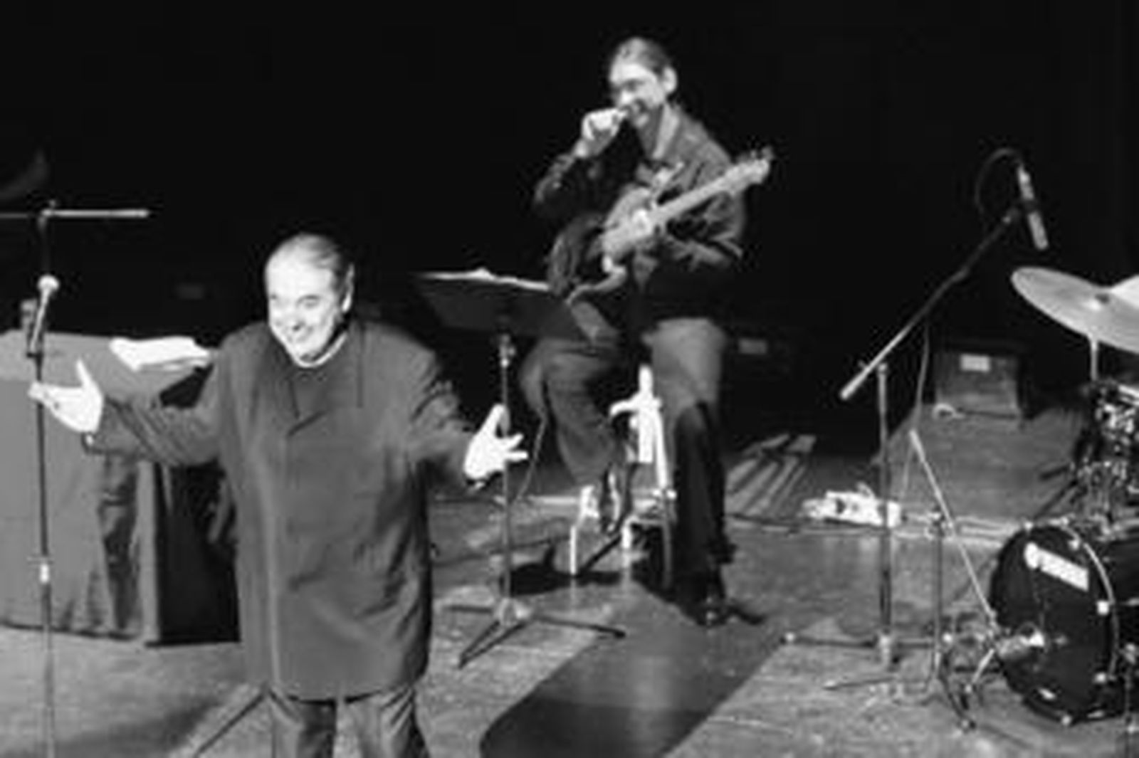 Alberto Cortez, en un momento de su concierto de ayer en San Roque.