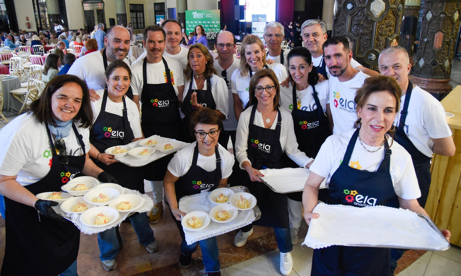 voluntarios en el almuerzo de gala de ELA Andalucía celebrado en el Casino de la Exposición voluntarios en el almuerzo de gala de ELA Andalucía celebrado en el Casino de la Exposición