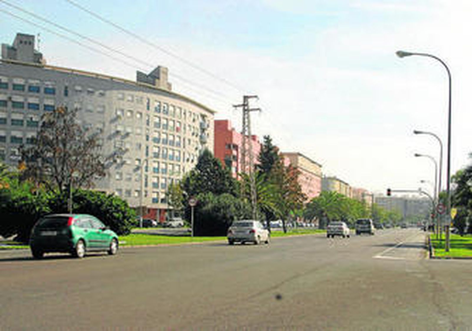 El barrio de Sevilla Este y una de sus principales avenidas.