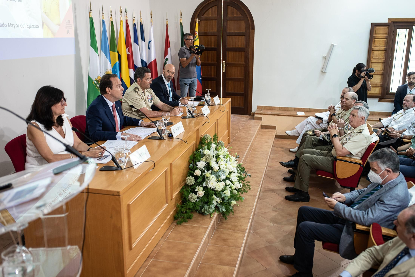 Imágenes de la jornada de inauguración de los cursos de verano de la UNIA
