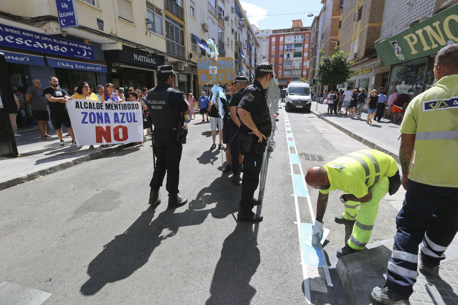 Protestas durante los trabajos para la zona azul en el entorno de La Unión