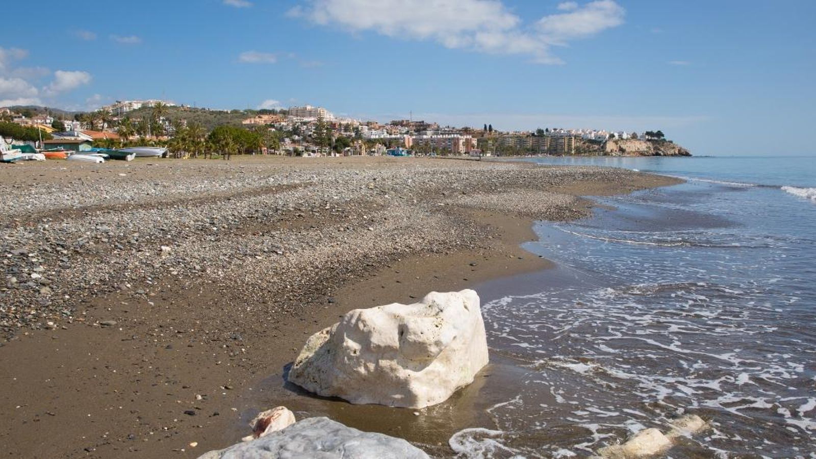 La playa de La Cala del Moral. La playa de La Cala del Moral.