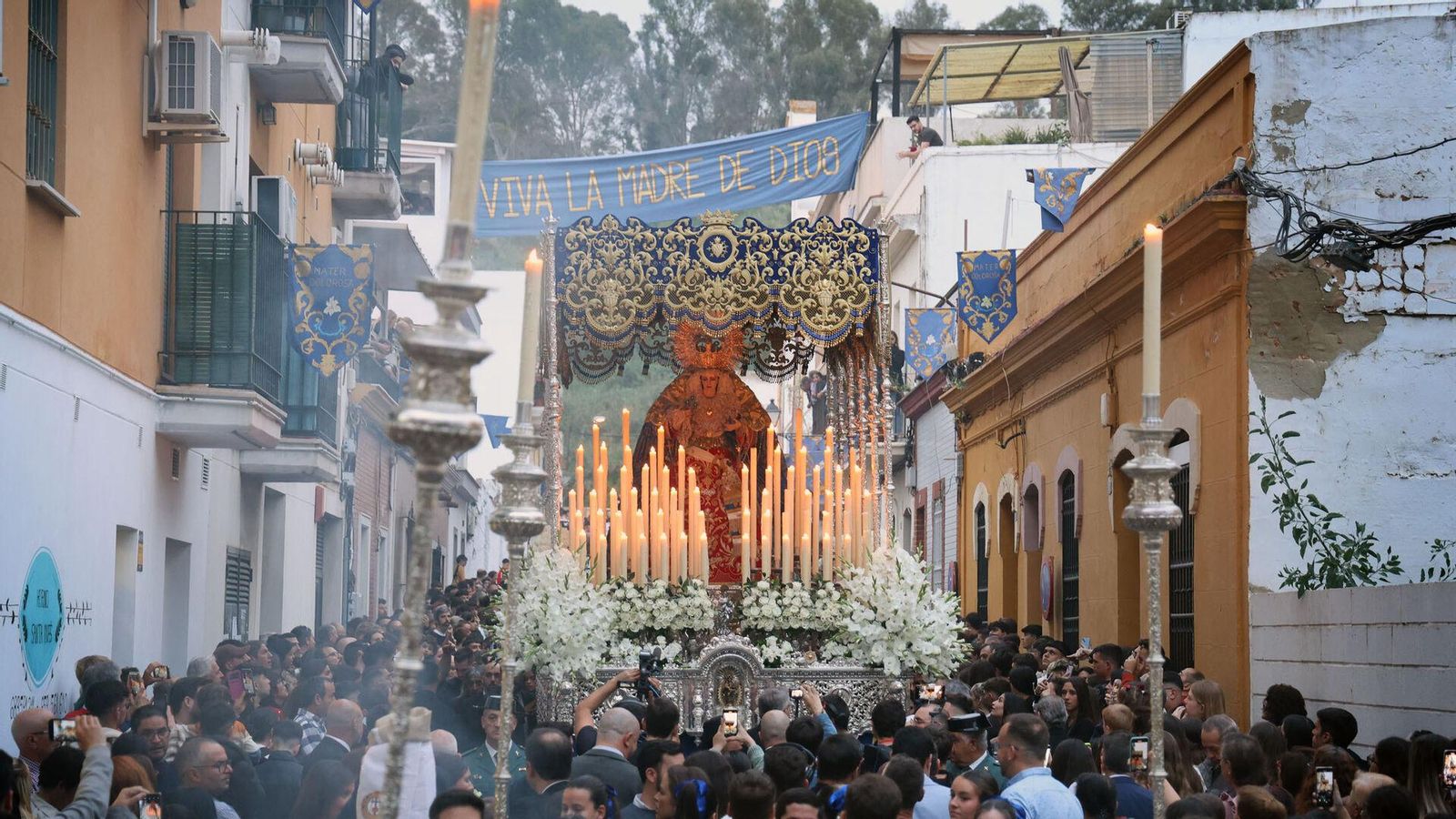 Procesión de la Virgen de Los Dolores por Las Colonias. Procesión de la Virgen de Los Dolores por Las Colonias.