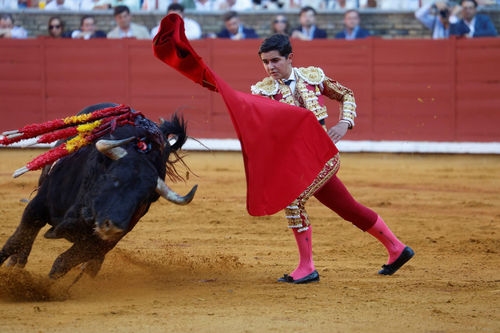 Manuel Román, Juan Ortega y Roca Rey, en la plaza de toros de Córdoba