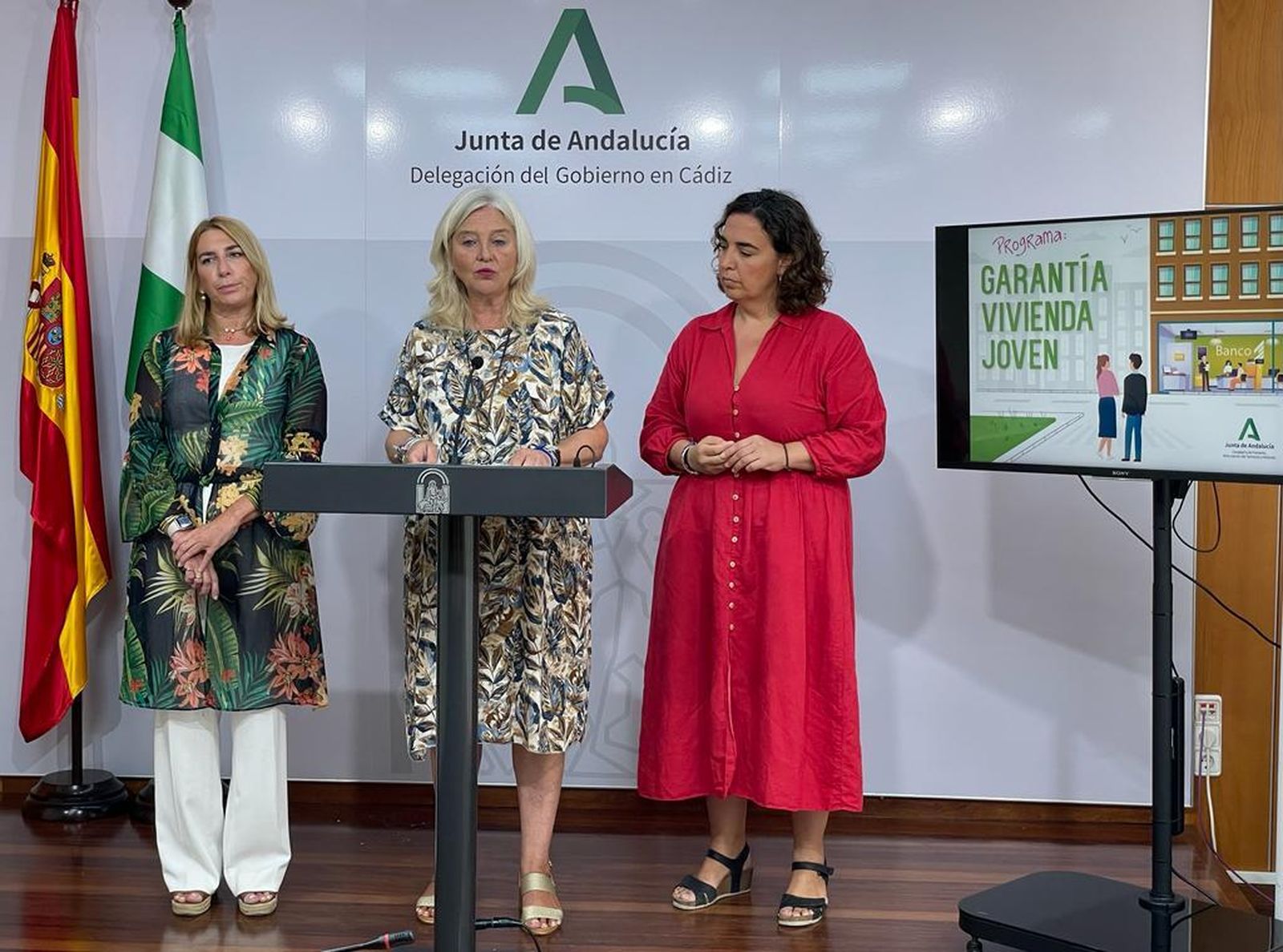 Mercedes Colombo, junto a  Carmen Sánchez e Inmaculada Olivero.