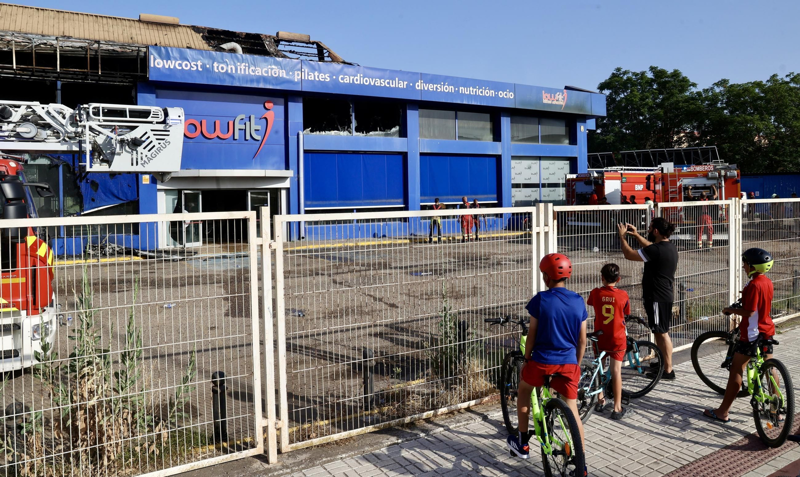 Incendio en el gimnasio Lowfit de Castilleja de la Cuesta