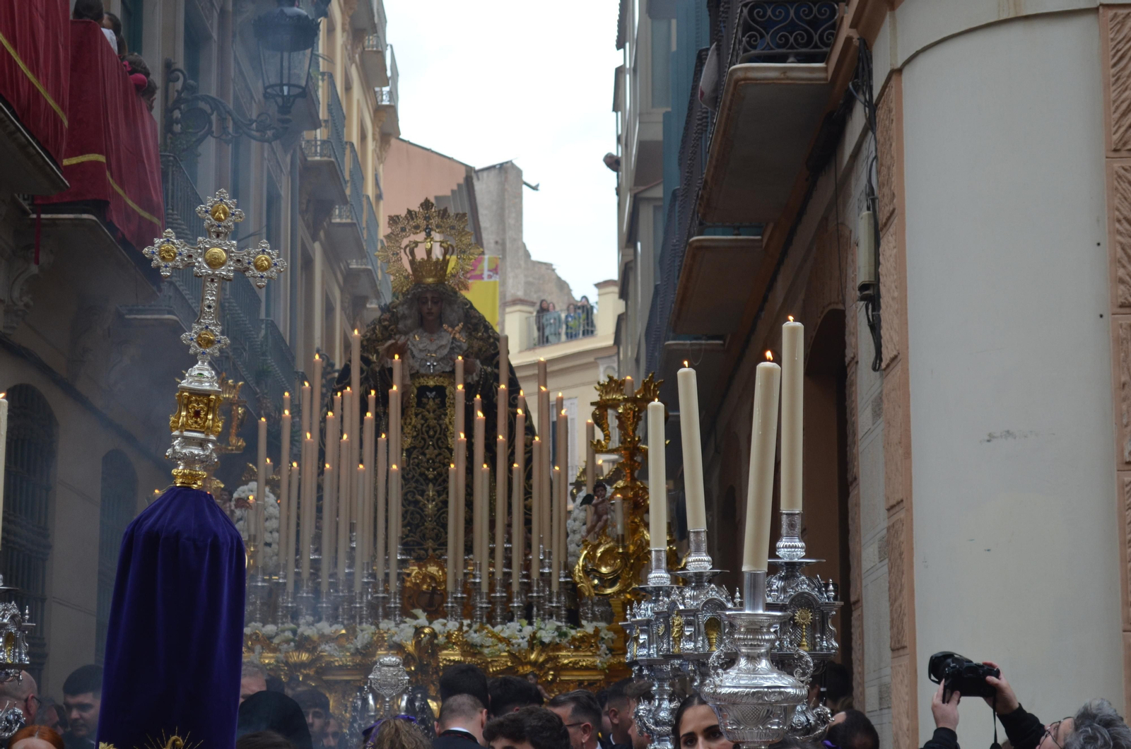 Viñeros en su procesión del Jueves Santo de Málaga, en fotos