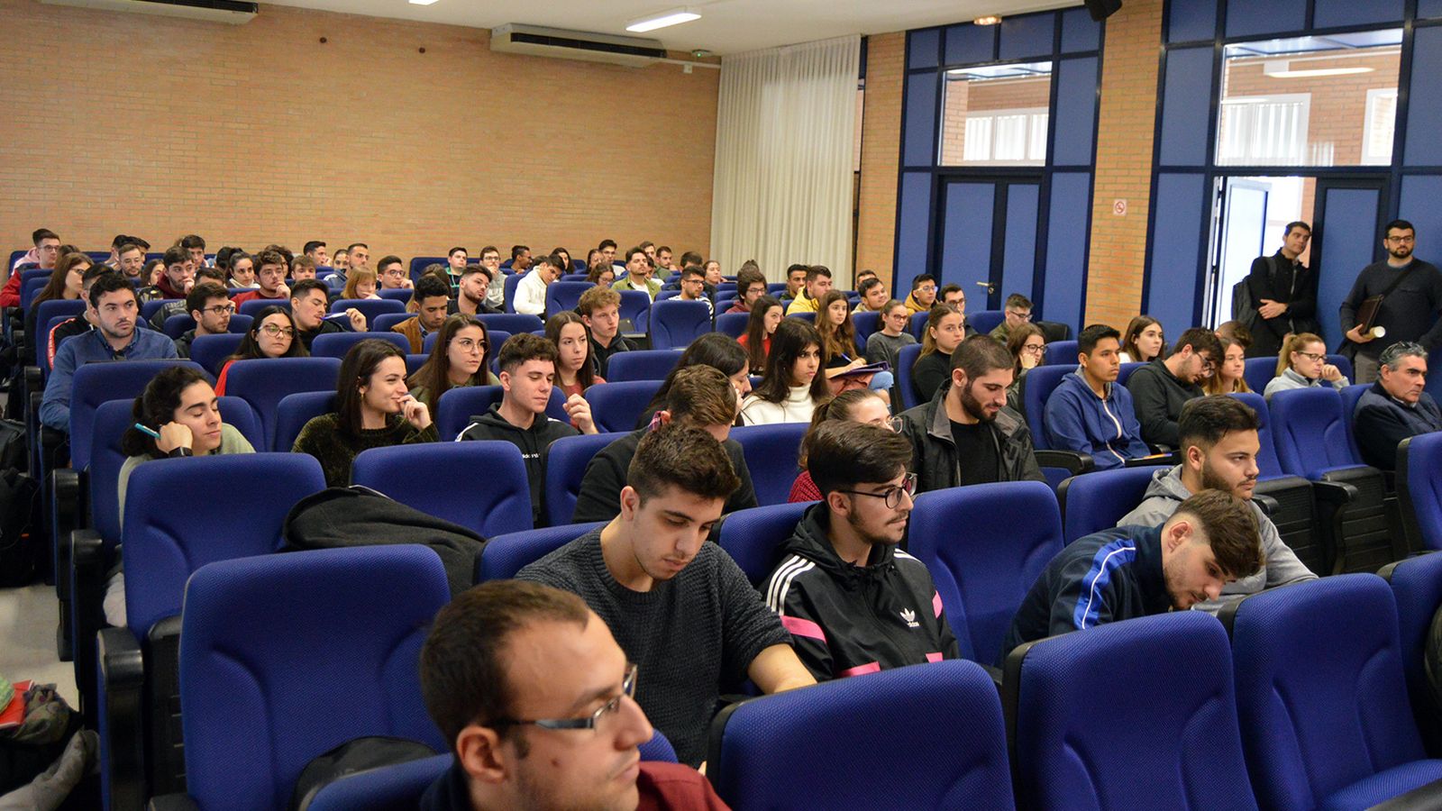 El barómetro se ha presentado en el Aula Magna de Humanidades de la UAL.