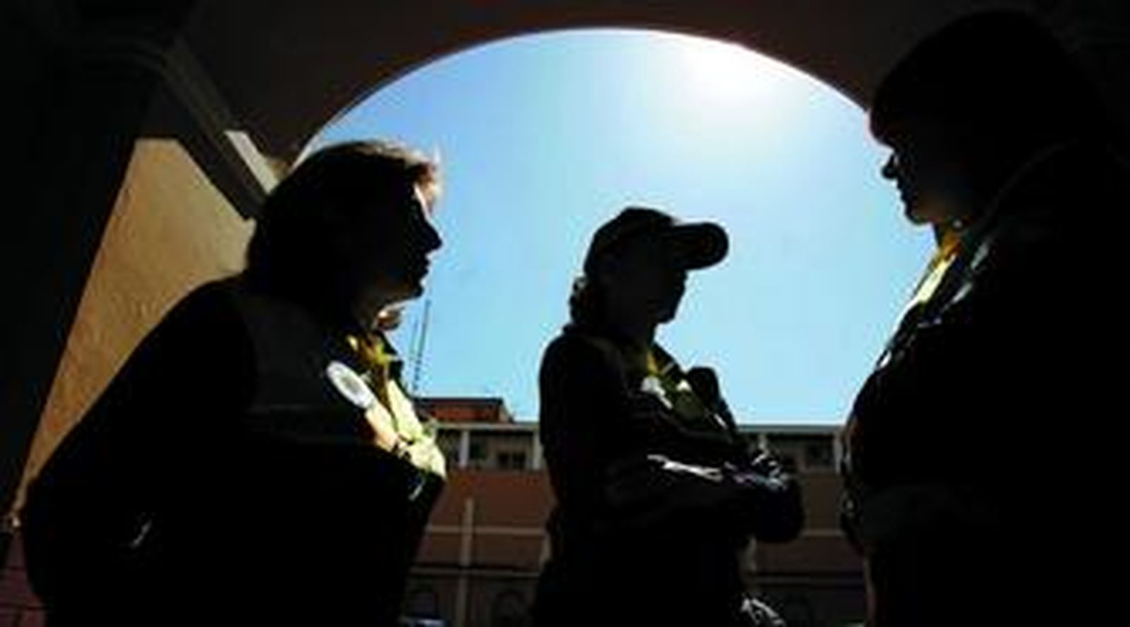 Las agentes de la Policía Local de Málaga, en la puerta de la Jefatura.