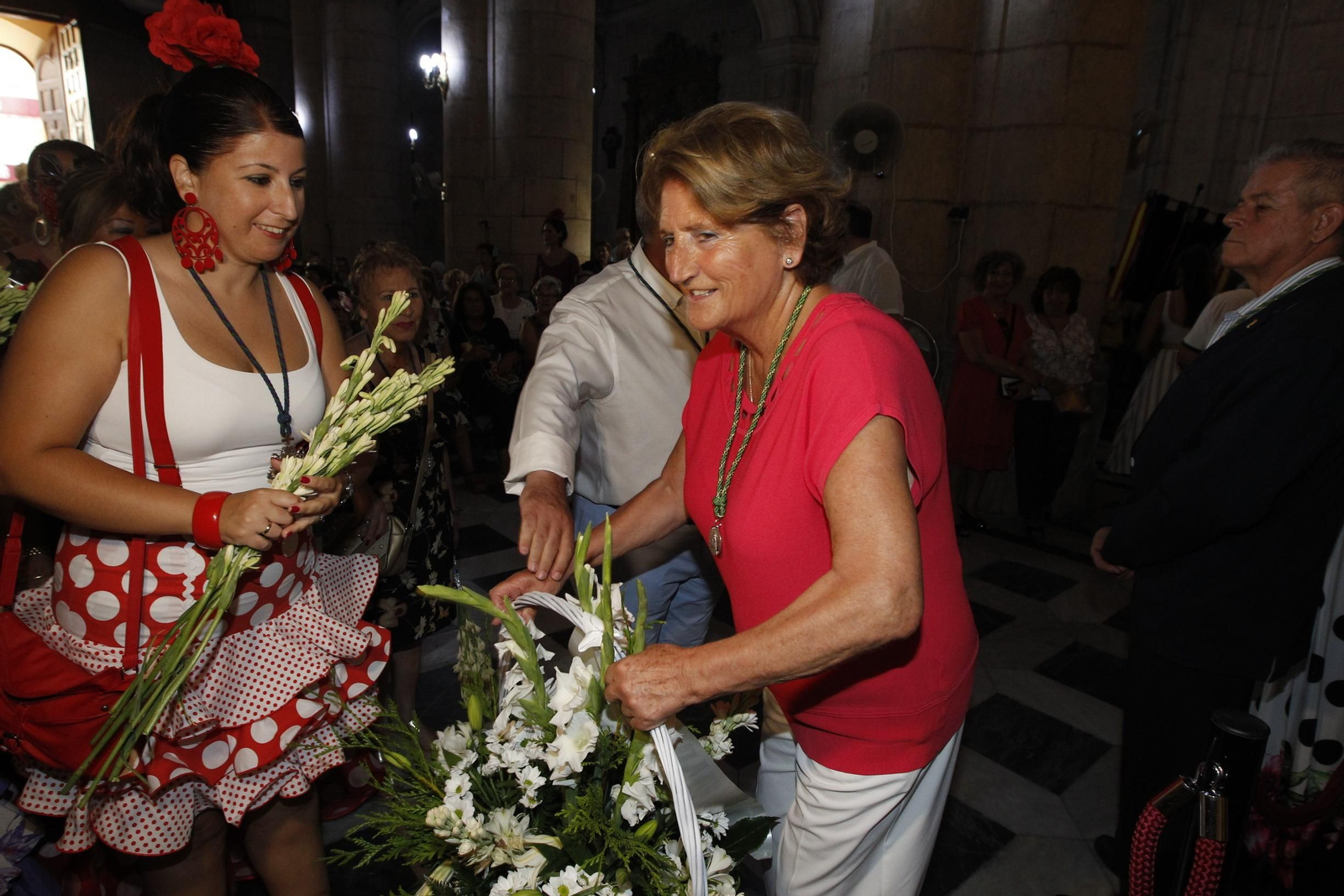 Fotogalería ofrenda floral a la Virgen del Mar. Feria de Almería 2019