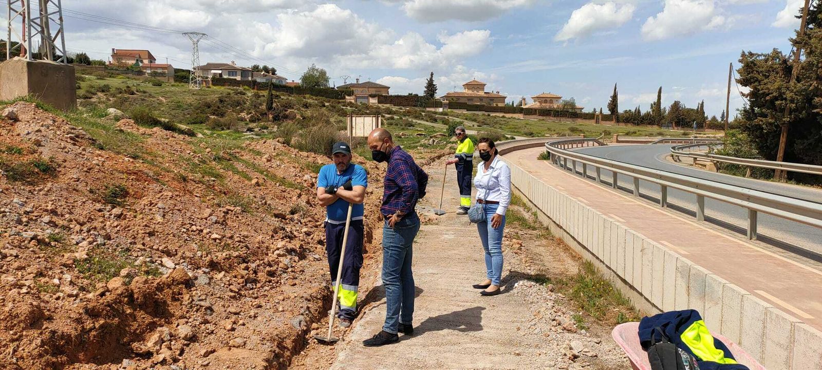 Uno de los nuevos paseos peatonales que se está construyendo en Otura.