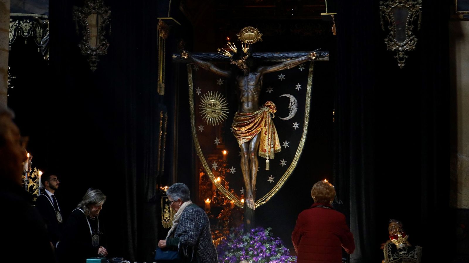 El Cristo del Remedio de Ánimas, en un anterior besapiés.