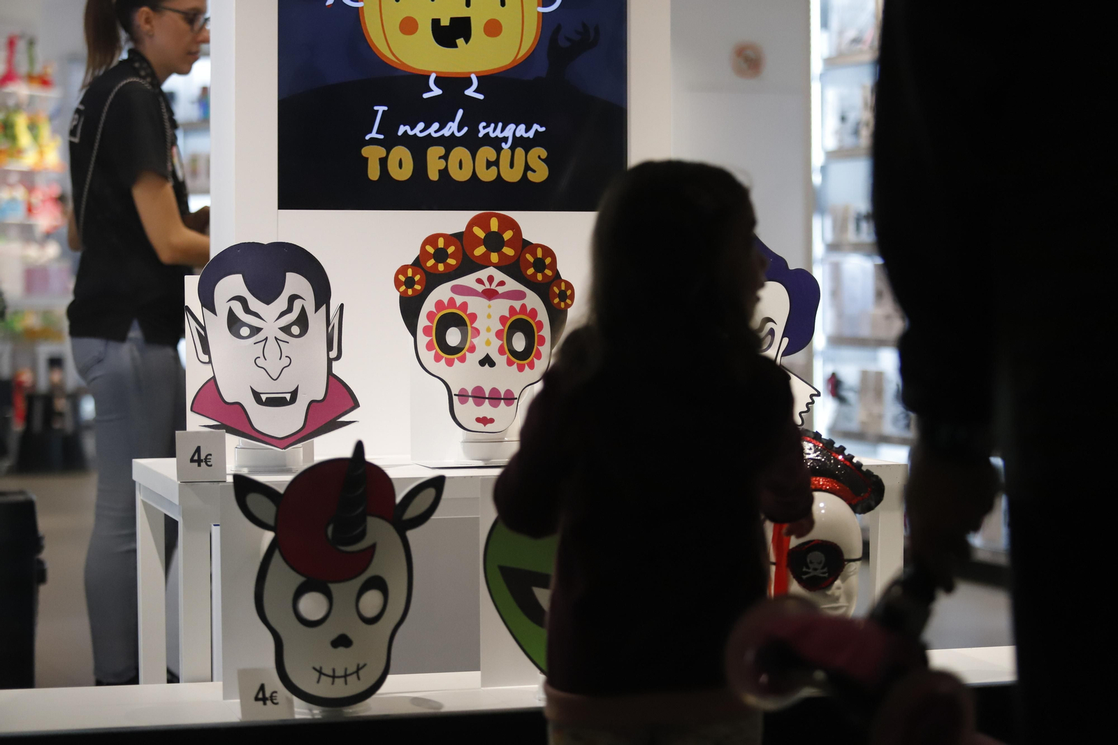 Ambiente de Halloween en las calles de Huelva