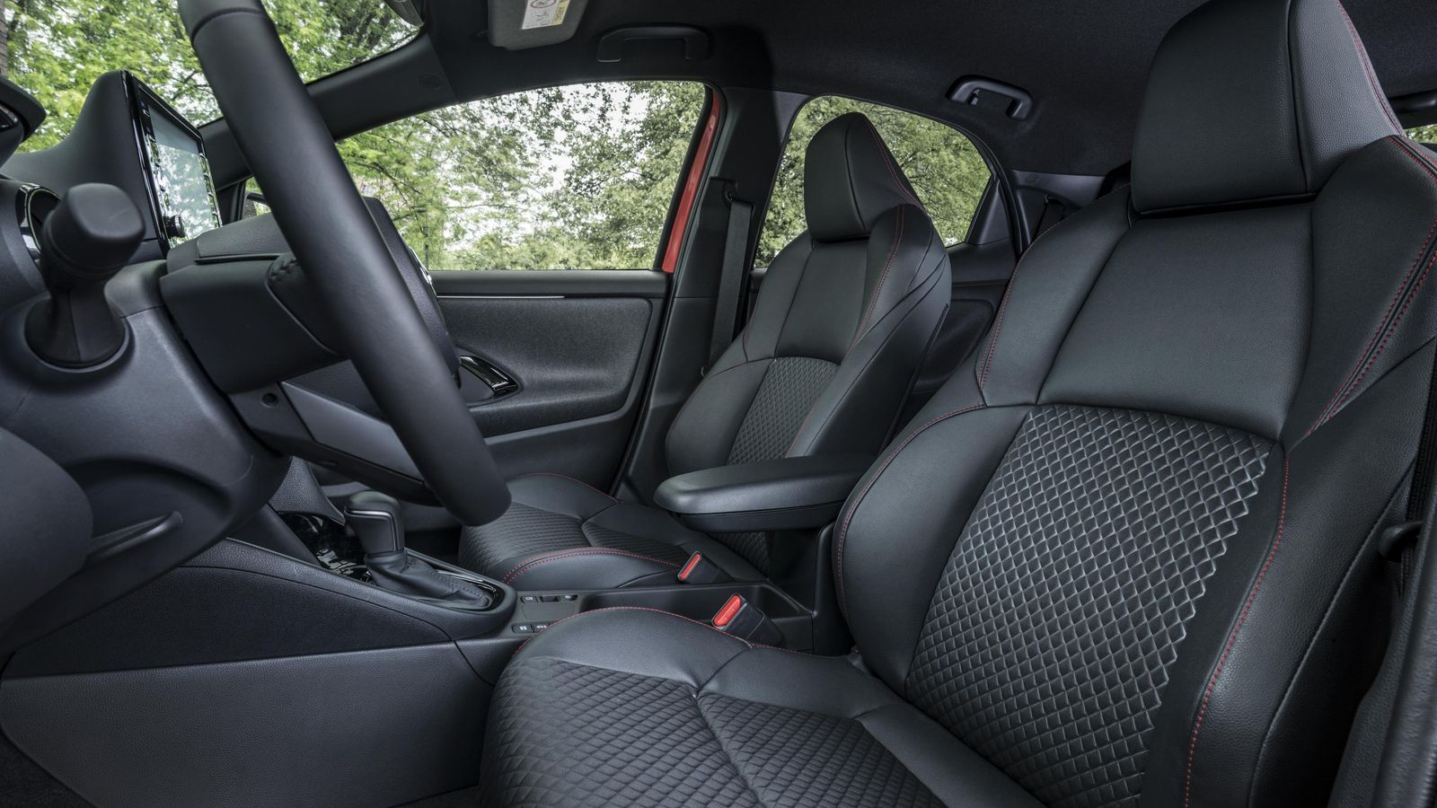 Al ir sentados más bajos que antes la sensación es de mayor complicidad con el coche, lo que ayuda en la conducción en carretera.