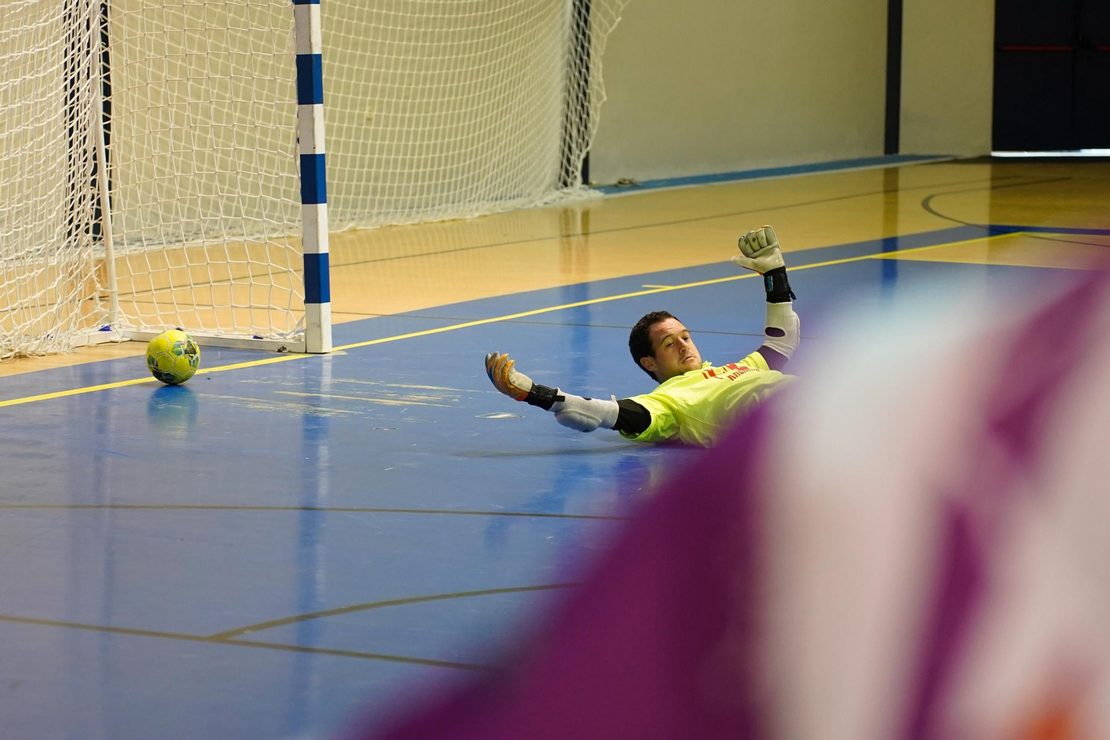 Desde las 9:00 hasta las 12:30. XXIII Torneo de Navidad de Fútbol Sala Apadis-Loluba C.F. para personas con discapacidad intelectual, en el Polideportivo ¿Ciudad de Algeciras-Dr. Juan Carlos Mateo¿. Lo suyo son fotos de grupos, pero también de partidos. Una galería: "Las fotos del XXIII Torneo de Navidad de Fútbol Sala para personas con discapacidad intelectual, en Algeciras" . .