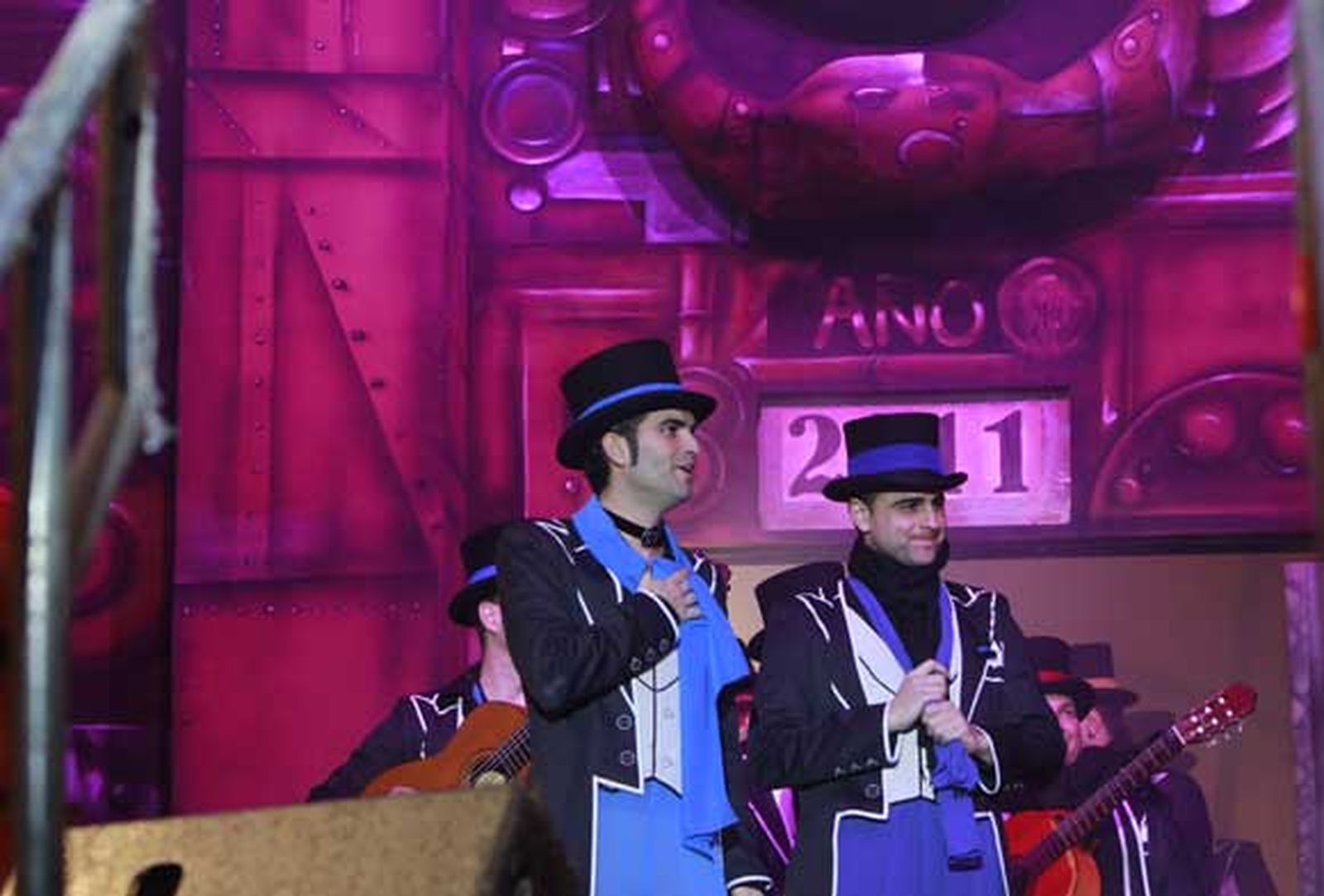 Dos integrantes de la comparsa 'Juana la Loca'./Fotos:Lourdes de Vicente

Foto: Lourdes de Vicente