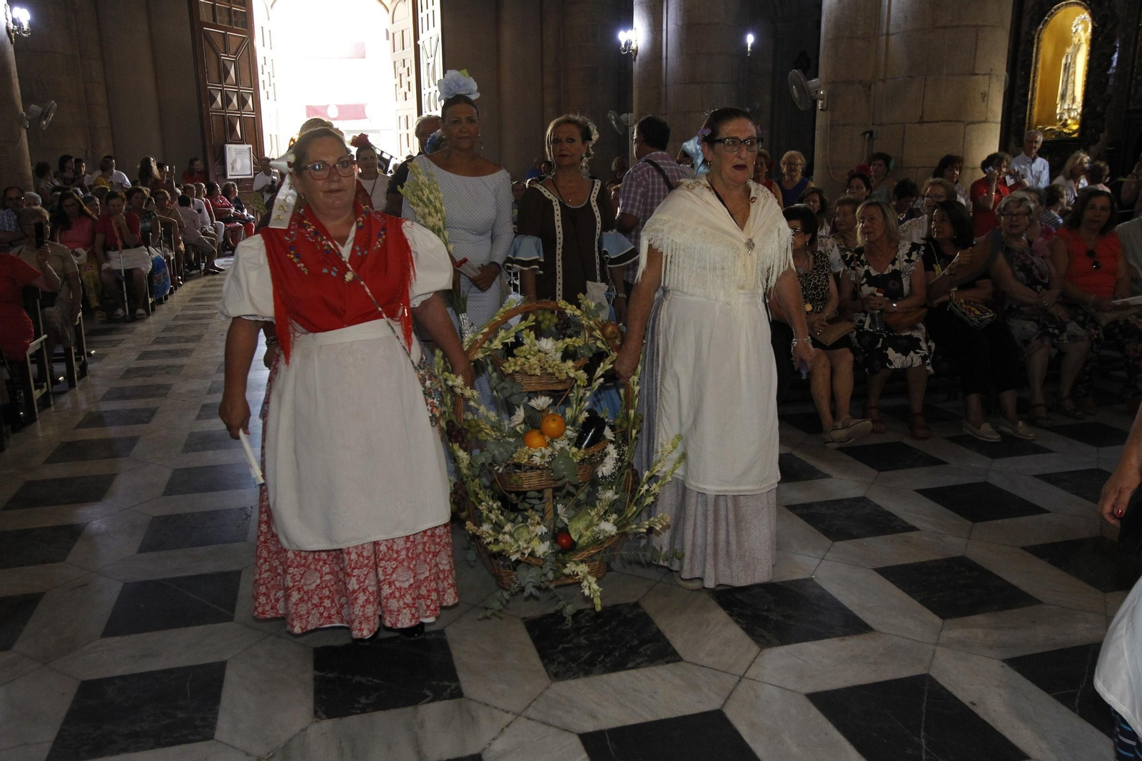 Fotogalería ofrenda floral a la Virgen del Mar. Feria de Almería 2019