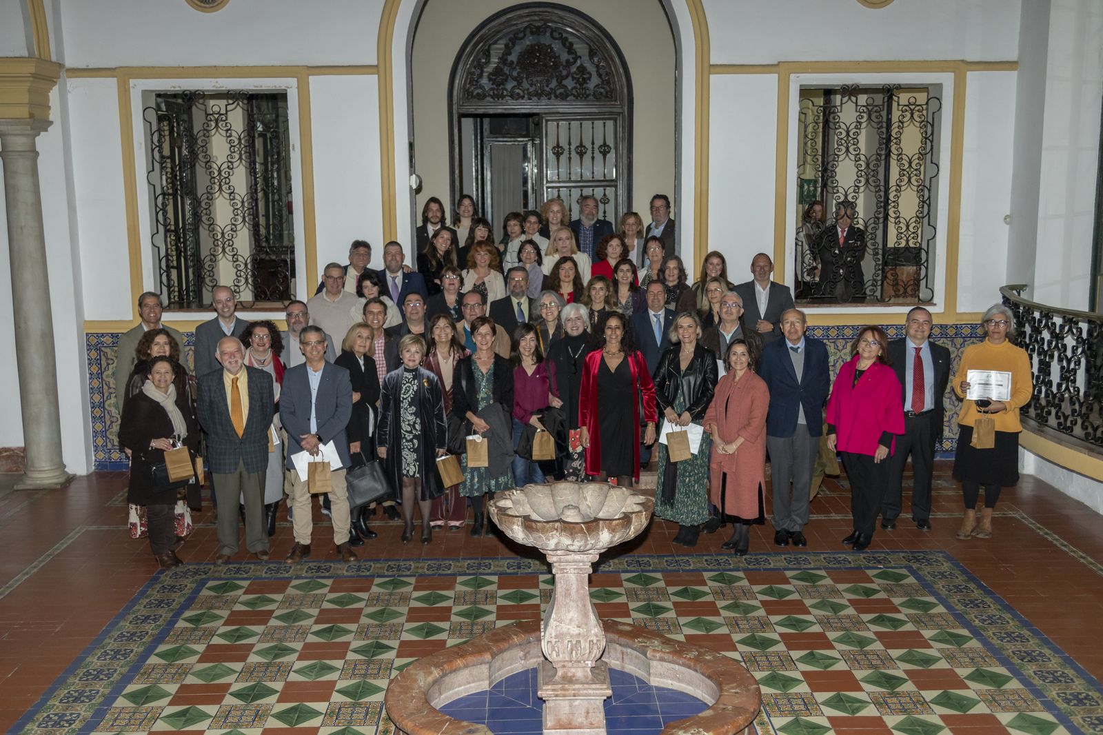 Un grupo de los psicólogos homenajeados por la Delegación de Sevilla del COP-AO en el Casino de la Exposición de Sevilla.