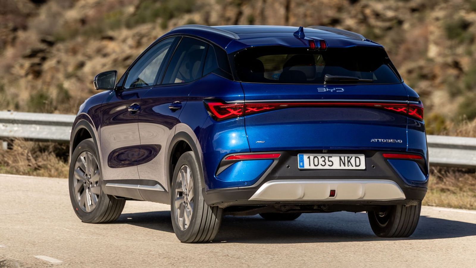 En cualquiera tipo de curva este BYD se conduce ahora mucho mejor, con una sensación mayor de aplomo o buena tracción. La dirección aún podría mejorarse algo más, no obstante.