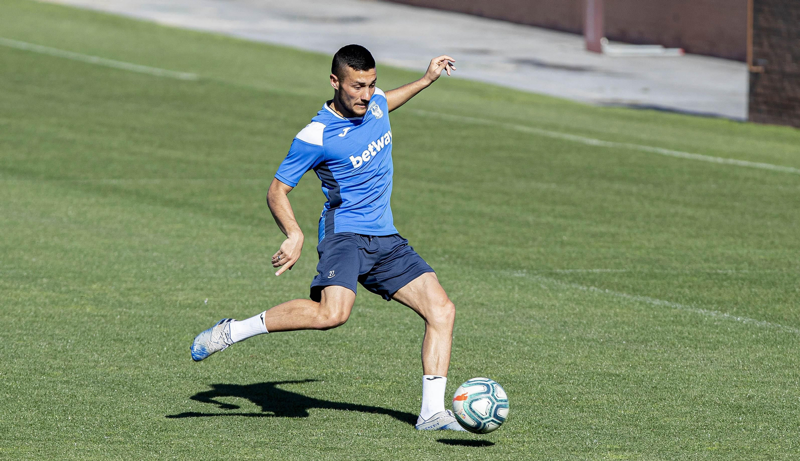 Óscar Rodríguez, durante un entrenamiento del Leganés tras el parón liguero.