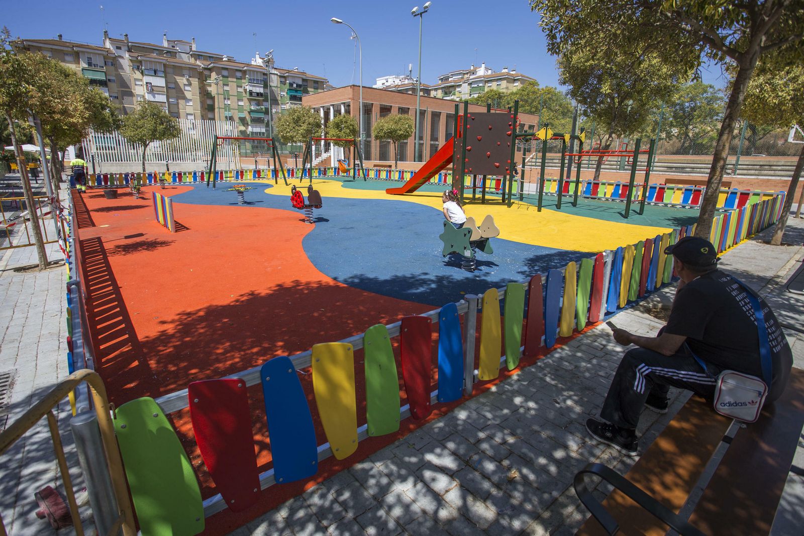 Área infantil de la plaza Santa Raquel.