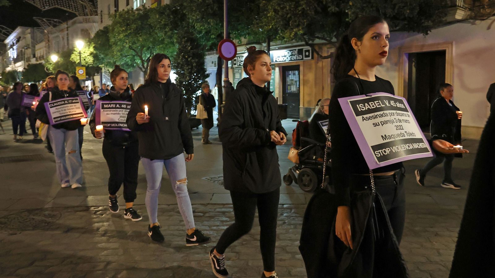 Vigilia contra la violencia machista por Jerez