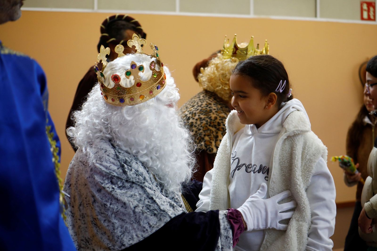 Los niños de Córdoba disfrutan de sus regalos de Reyes, en imágenes
