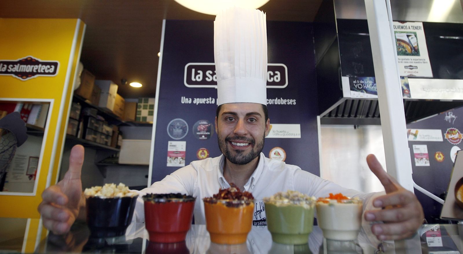 Juanjo Ruiz, en La Salmoreteca del Mercado Victoria.